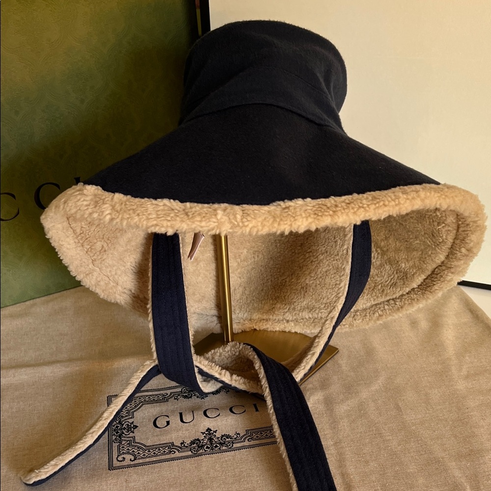 Gucci Women's Navy blue and Tan Bucket Hat - Picture 9 of 9